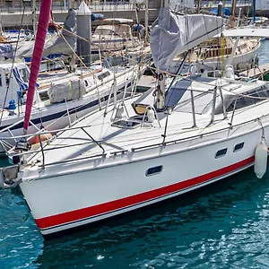  Botel Relaxing On A 38ft Sail Yacht